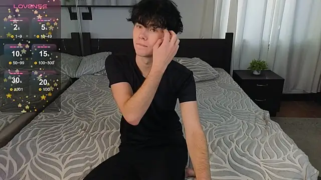 Snapshot of Cute_Mike chatting on 10/21/25, 02:56 Cute Mike online show from 10/21/25, 02:56