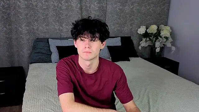 Snapshot of Cute_Mike chatting on 11/12/25, 03:45 Cute Mike online show from 11/12/25, 03:45