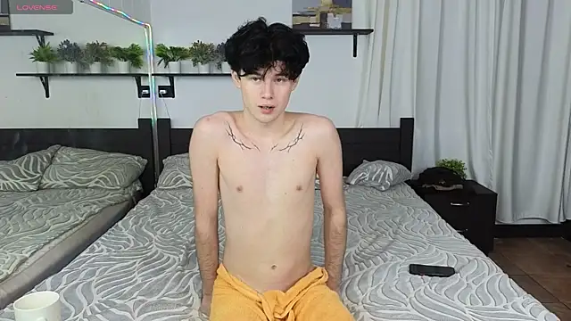 Snapshot of Cute_Mike chatting on 11/15/25, 12:41 Cute Mike online show from 11/15/25, 12:41