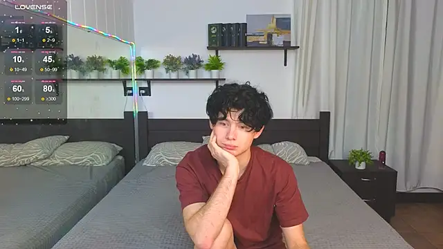 Snapshot of Cute_Mike chatting on 11/26/25, 07:04 Cute Mike online show from 11/26/25, 07:04