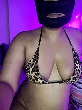 Snapshot of Curvy_Navya chatting on 10/15/25, 06:41 Curvy Navya online show from 10/15/25, 06:41