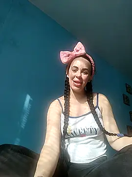 Stefaniyaxq online show from 10/31/25, 09:43