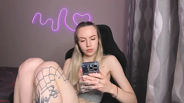 Snapshot of hello_kittyyk chatting on 05/09/26, 11:10 hello kittyyk online show from 05/09/26, 11:10