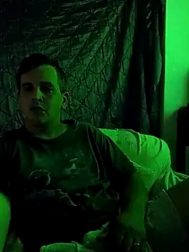 Snapshot of xx_Mark_xx chatting on 12/14/25, 05:02 xx Mark xx online show from 12/14/25, 05:02