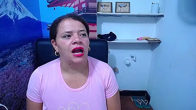 Snapshot of Biigg_xxx chatting on 10/22/25, 10:53 Biigg xxx online show from 10/22/25, 10:53