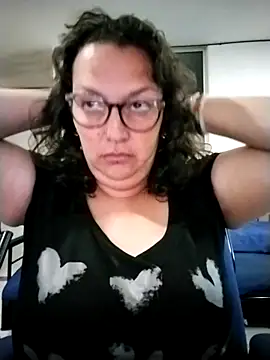 -saraqueen- online show from 10/21/25, 02:51