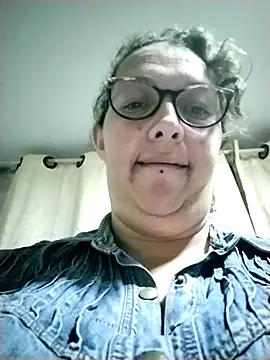 -saraqueen- online show from 11/14/25, 02:10