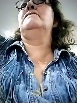 -saraqueen- online show from 11/28/25, 08:55