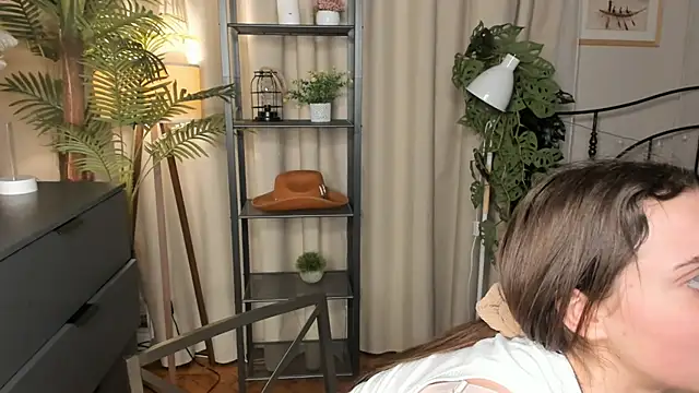 ThelmaJusto online show from 11/28/25, 04:20