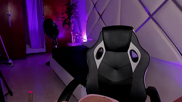 Lia Kitten online show from 10/07/25, 03:04