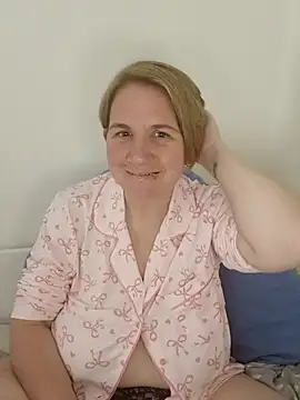 Snapshot of LaceyWestxx chatting on 10/20/25, 06:19 LaceyWestxx online show from 10/20/25, 06:19