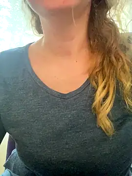 Snapshot of melisss2 chatting on 11/10/25, 01:21 melisss2 online show from 11/10/25, 01:21