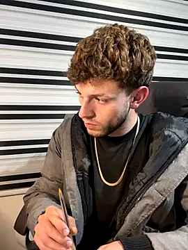 noah red online show from 10/26/25, 03:34