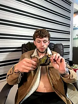 noah red online show from 10/30/25, 01:40