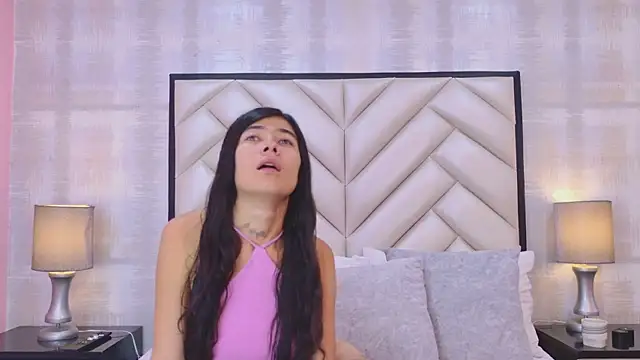 Snapshot of CristalShayy chatting on 04/07/26, 11:32 CristalShayy online show from 04/07/26, 11:32