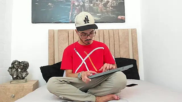 Snapshot of Timothe_Evans chatting on 11/01/25, 08:33 Timothe Evans online show from 11/01/25, 08:33