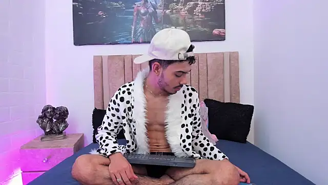 Snapshot of Timothe_Evans chatting on 11/04/25, 08:30 Timothe Evans online show from 11/04/25, 08:30