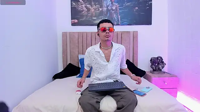 Snapshot of Timothe_Evans chatting on 11/18/25, 07:29 Timothe Evans online show from 11/18/25, 07:29