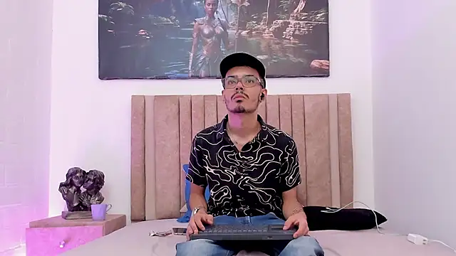 Snapshot of Timothe_Evans chatting on 12/04/25, 03:49 Timothe Evans online show from 12/04/25, 03:49