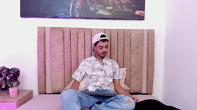 Snapshot of Timothe_Evans chatting on 12/19/25, 03:57 Timothe Evans online show from 12/19/25, 03:57