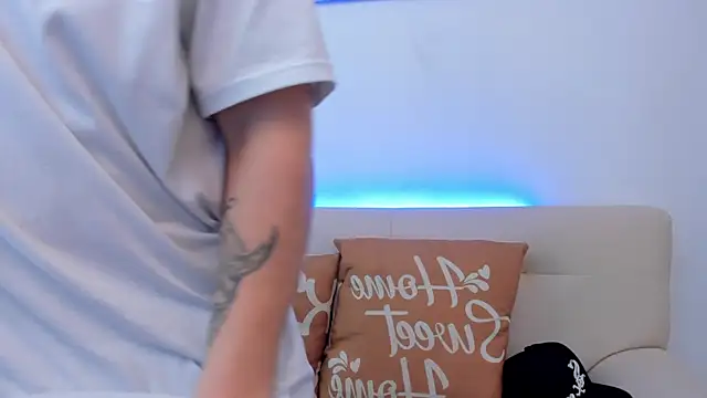 Leoo Miller online show from 10/28/25, 09:17