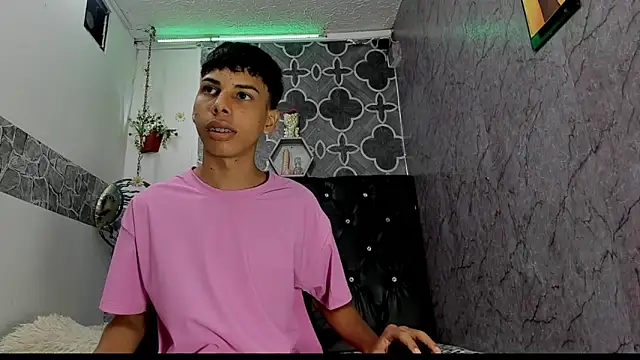 sexyboys cutex18 online show from 03/15/26, 10:16