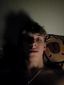 Snapshot of hotboy200006 chatting on 12/20/25, 04:36 hotboy200006 online show from 12/20/25, 04:36