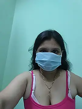 Snapshot of yourbeautyqueen chatting on 07/18/26, 08:45 yourbeautyqueen online show from 07/18/26, 08:45