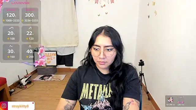 Snapshot of LoveLyy- chatting on 03/11/26, 08:59 LoveLyy- online show from 03/11/26, 08:59