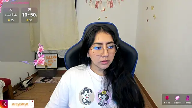 Snapshot of LoveLyy- chatting on 03/20/26, 04:45 LoveLyy- online show from 03/20/26, 04:45