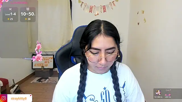 Snapshot of LoveLyy- chatting on 03/27/26, 03:45 LoveLyy- online show from 03/27/26, 03:45