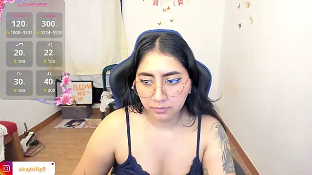 Snapshot of LoveLyy- chatting on 03/28/26, 04:28 LoveLyy- online show from 03/28/26, 04:28