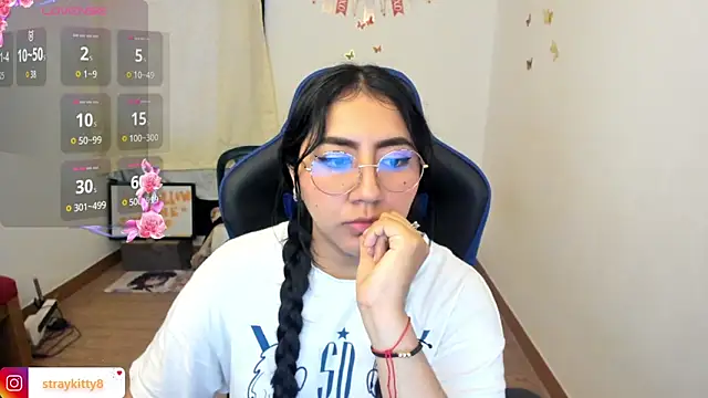 Snapshot of LoveLyy- chatting on 03/31/26, 03:45 LoveLyy- online show from 03/31/26, 03:45