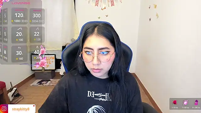 Snapshot of LoveLyy- chatting on 04/01/26, 06:27 LoveLyy- online show from 04/01/26, 06:27