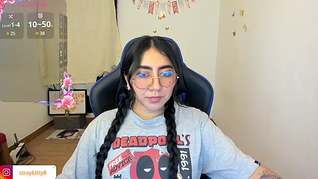 Snapshot of LoveLyy- chatting on 04/07/26, 10:31 LoveLyy- online show from 04/07/26, 10:31