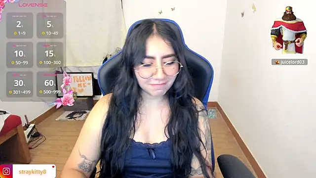 Snapshot of LoveLyy- chatting on 04/09/26, 11:32 LoveLyy- online show from 04/09/26, 11:32