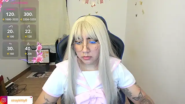 Snapshot of LoveLyy- chatting on 04/10/26, 10:36 LoveLyy- online show from 04/10/26, 10:36