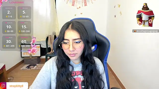 Snapshot of LoveLyy- chatting on 04/16/26, 09:15 LoveLyy- online show from 04/16/26, 09:15