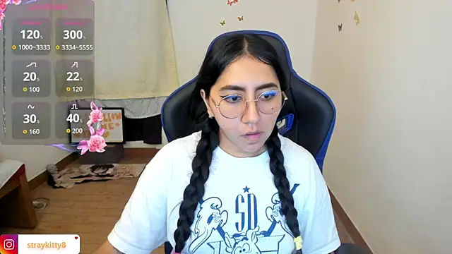 Snapshot of LoveLyy- chatting on 04/28/26, 09:31 LoveLyy- online show from 04/28/26, 09:31