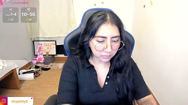 Snapshot of LoveLyy- chatting on 06/02/26, 11:18 LoveLyy- online show from 06/02/26, 11:18
