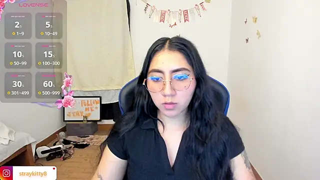 Snapshot of LoveLyy- chatting on 06/07/26, 12:04 LoveLyy- online show from 06/07/26, 12:04