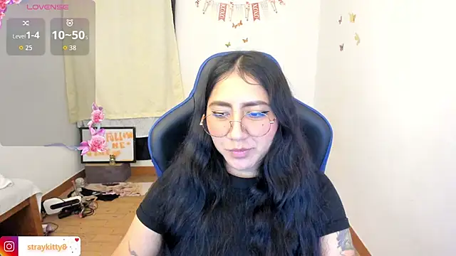Snapshot of LoveLyy- chatting on 06/23/26, 03:26 LoveLyy- online show from 06/23/26, 03:26