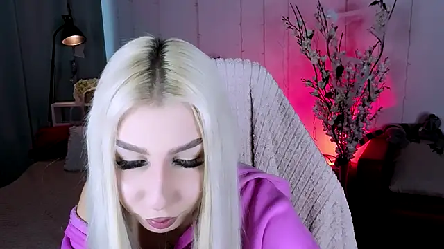 EvelynnLuxe online show from 10/17/25, 01:57