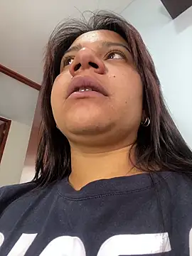 Snapshot of Stefany_Bam chatting on 10/27/25, 08:13 Stefany Bam online show from 10/27/25, 08:13