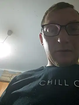 Snapshot of MeskaKurwa1988 chatting on 10/13/25, 09:59 MeskaKurwa1988 online show from 10/13/25, 09:59