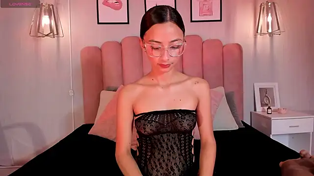lena martinn online show from 05/28/26, 07:33