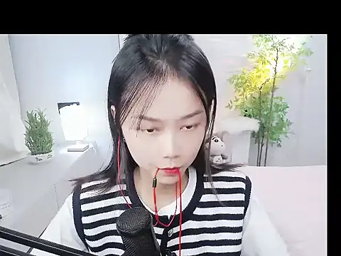 mili0923 online show from 10/13/25, 02:39