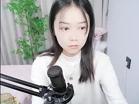mili0923 online show from 10/20/25, 07:20