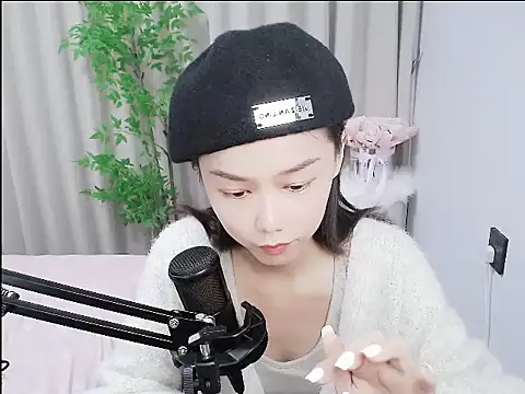 mili0923 online show from 10/22/25, 02:28