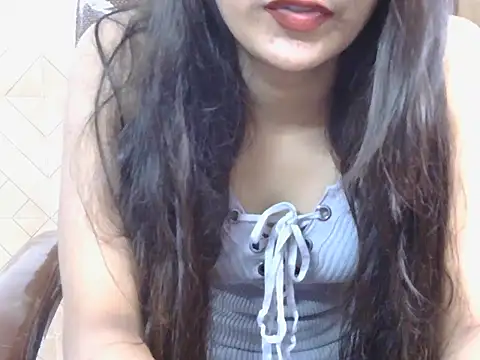 Snapshot of priti_singhaniya chatting on 11/23/25, 06:57 priti singhaniya online show from 11/23/25, 06:57